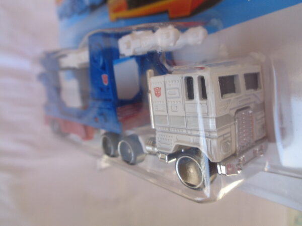 Hotwheels - Track Fleet - Transformers - ULTRA MAGNUS - Image 2