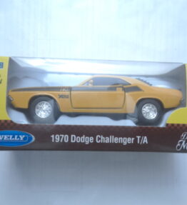 Welly - Scale 1 : 34 - Old Timer - 1970 DODGE CHALLENGER T/A - Yellow with black engine top