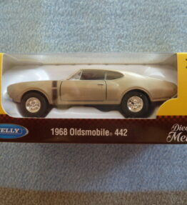 Welly - 1 : 34 - Old Timer - 1968 OLDSMOBILE 442 - Silver brown