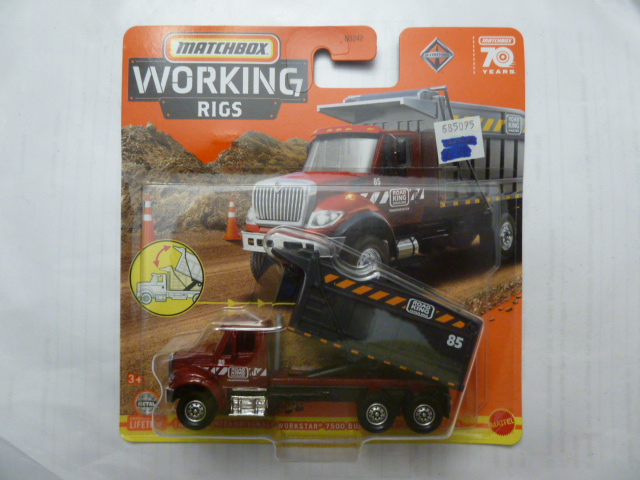 Matchbox - 2023 - Working Rigs - INTERNATIONAL WORKSTAR 7500 DUMP TRUCK - 14/16 - Red and black