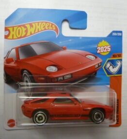Hotwheels - 2025 - Mainline - 1983 PORSCHE 928S - Muscle Mania - 250/250 - 10/10 - Red