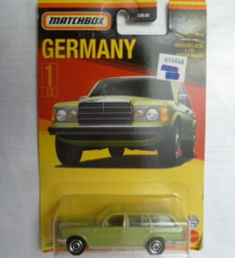 Matchbox - 2021 - Germany - MERCEDES BENZ S 123 STATION WAGON - 1/12 - Light green