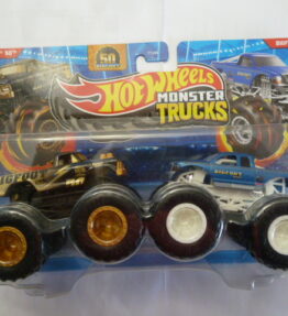 Hotwheels - 2024 - Monster Trucks - Duos - Demolition Doubles - 50 Bigfoot - BIGFOOT 50th vs BIGFOOT 4 x 4 x 4 - Pickup trucks - Black and blue respectively
