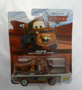 Mattel - 2021 - Disney Pixar Cars - MATER WITH SIGN - MARTIN AVEC PANCARTE - MATE CON CARTEL - Tow crane truck - Brown and blue grey