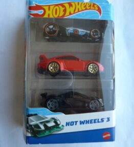 Hotwheels 3 - 2022 - 3 Car Multipack - Featuring red PORSCHE 911 GT3 and black FERRARI (to confirm)