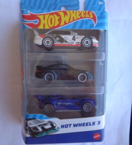 Hotwheels 3 - 2022 - 3 Car Multipack - Including white Audi Quattro racing car and black Porsche Carrera