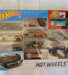 Hotwheels 10 - 2019 - 10 Car Multipack - Featuring turquoise Dodge