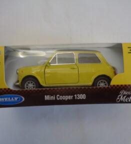 Welly - Scale 1 : 34 - Old Timer - MINI COOPER 1300 - Yellow with black roof top