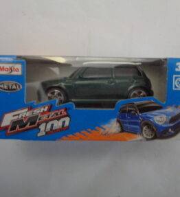 Maisto - 2025 - Fresh Metal 100 Collection - Commuters - MINI COOPER COUNTRYMAN - Dark green with white rooftop
