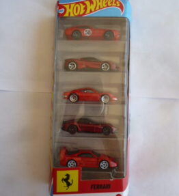 Hotwheels - 2026 - 5 Car Multipack - FERRARI - Set of 5 popular Ferrari car models - All in red and burgundy red color