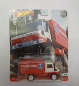 Hotwheels - 2020 - Premium - Car Culture - '88 MERCEDES UNIMOG U1300 - 1/5 - Paramedic truck - White and red